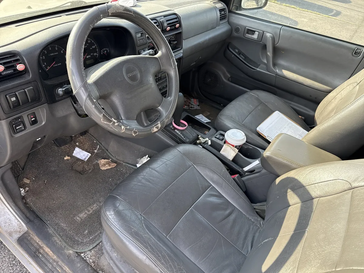 2001 Isuzu Rodeo S thumbnail 11