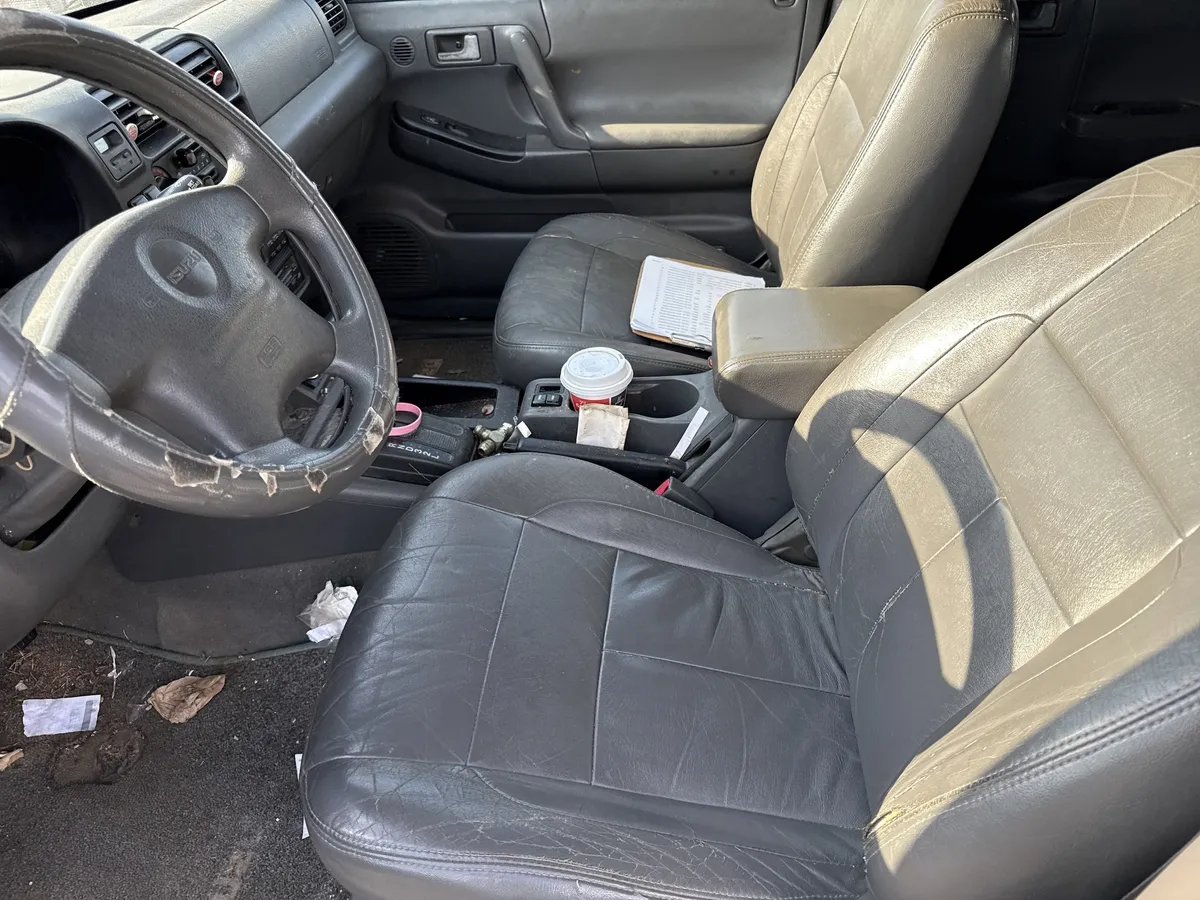 2001 Isuzu Rodeo S thumbnail 12