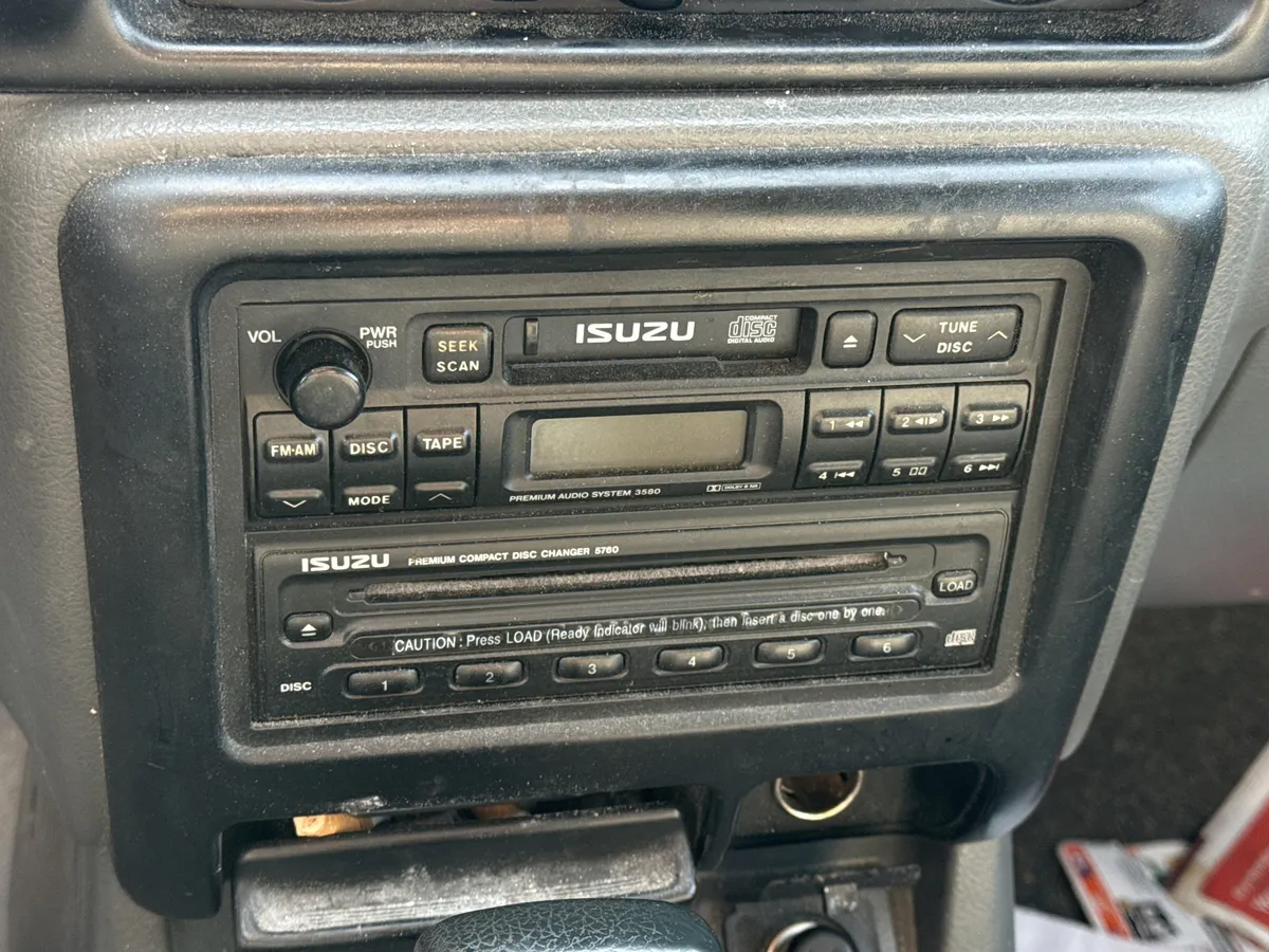 2001 Isuzu Rodeo S thumbnail 18