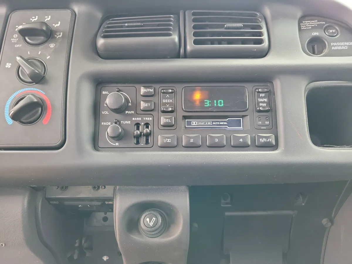 2002 Dodge Ram 2500 Chassis thumbnail 6