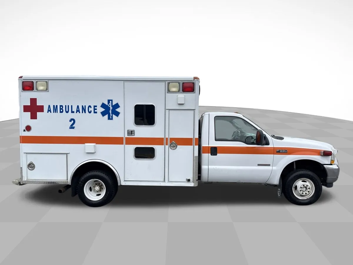 2003 Ford Super Duty F-350 DRW XL thumbnail 4