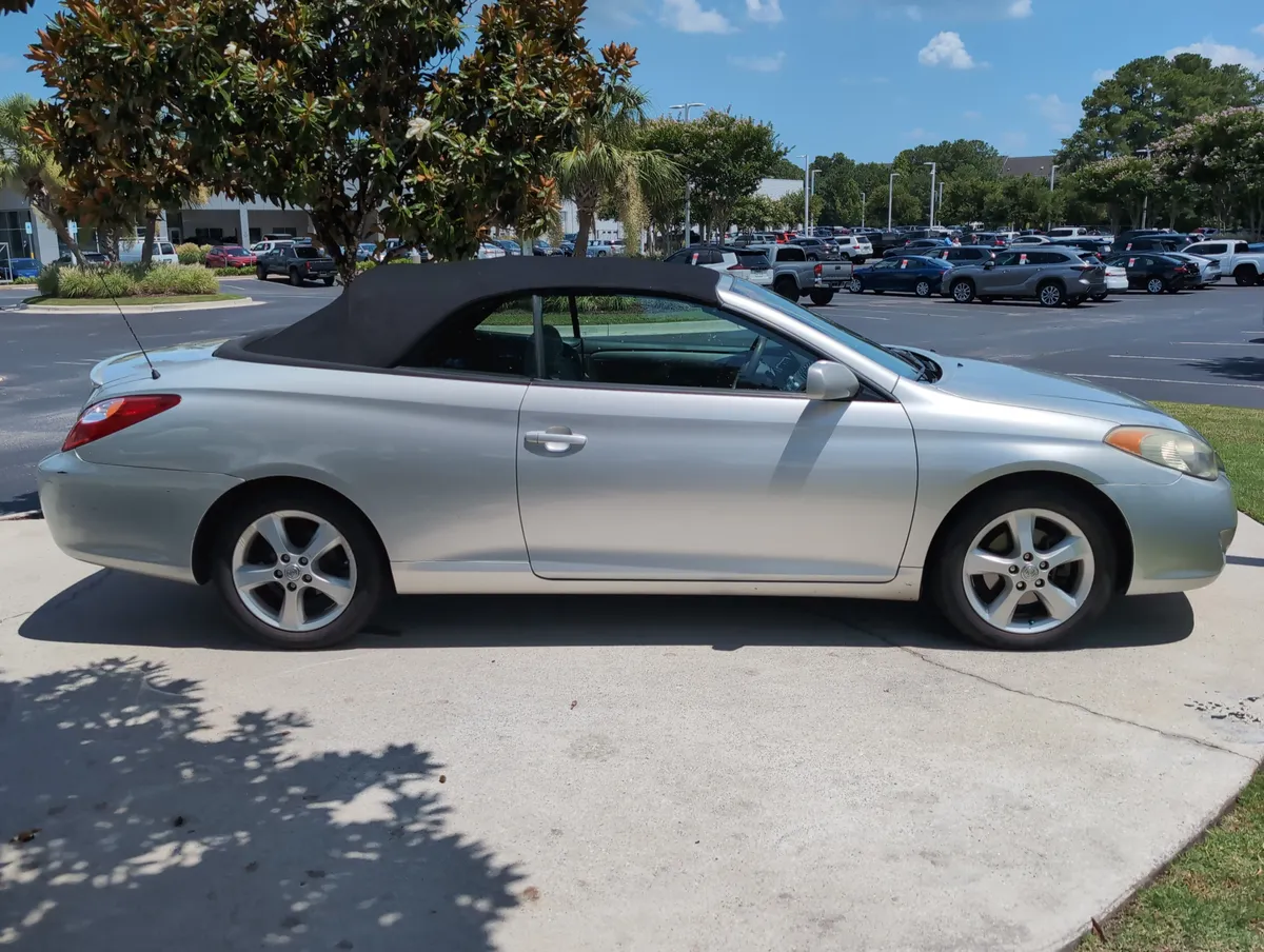 2004 Toyota Camry Solara SE thumbnail 11