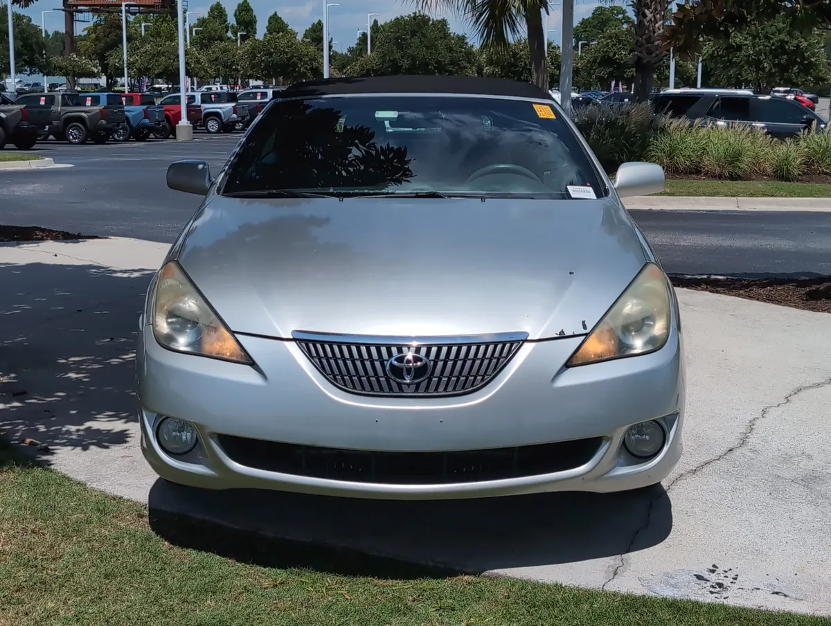 2004 Toyota Camry Solara SE thumbnail 2