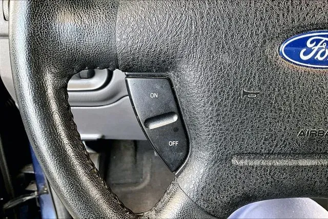 2005 Ford Explorer XLT thumbnail 10
