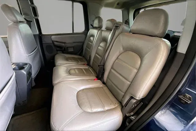 2005 Ford Explorer XLT thumbnail 18