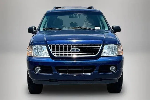 2005 Ford Explorer XLT thumbnail 3