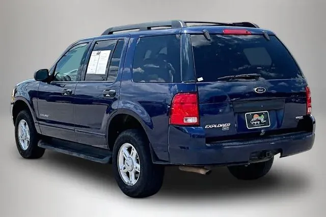 2005 Ford Explorer XLT thumbnail 4