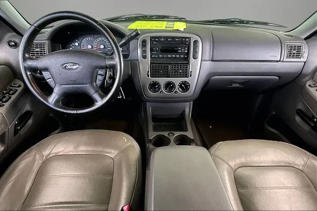 2005 Ford Explorer XLT thumbnail 7