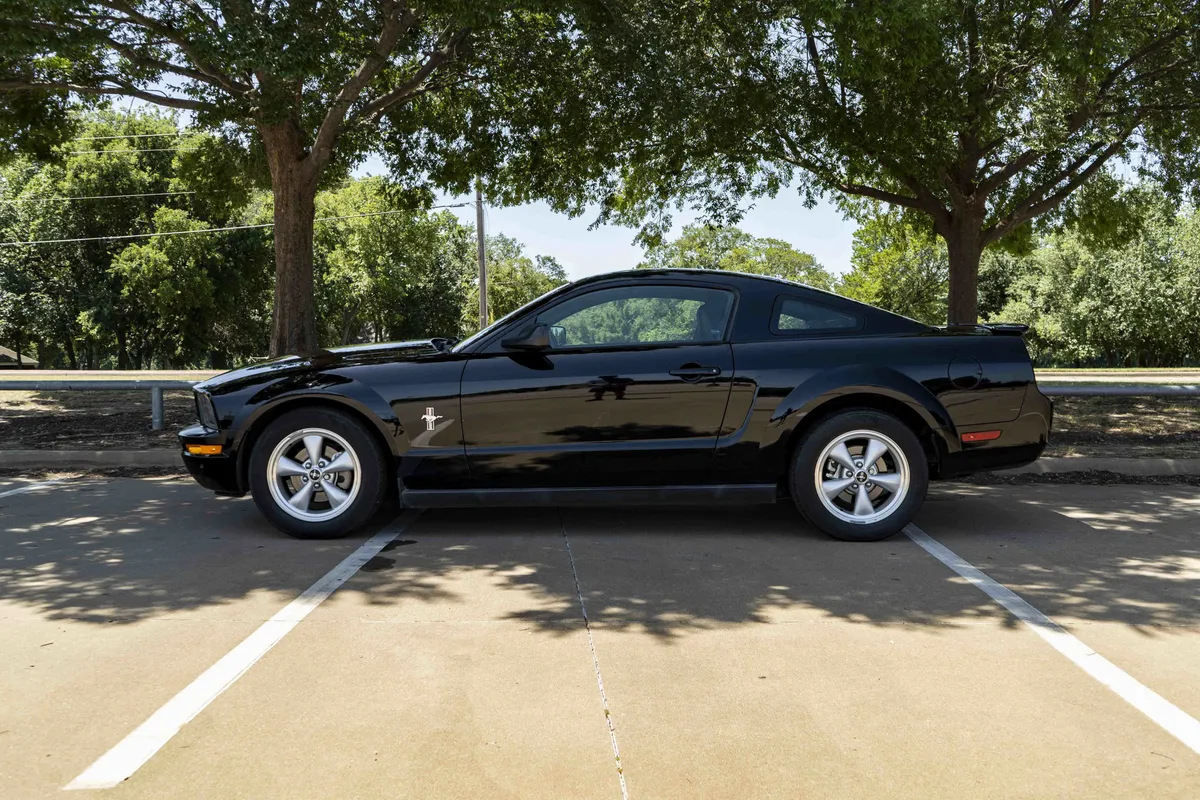 2008 Ford Mustang Deluxe thumbnail 5