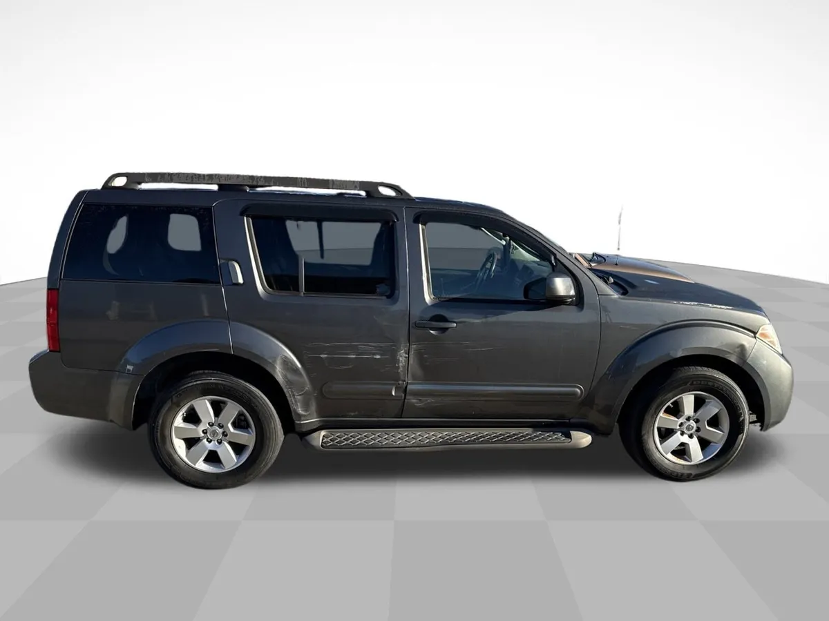 2008 Nissan Pathfinder SE thumbnail 2