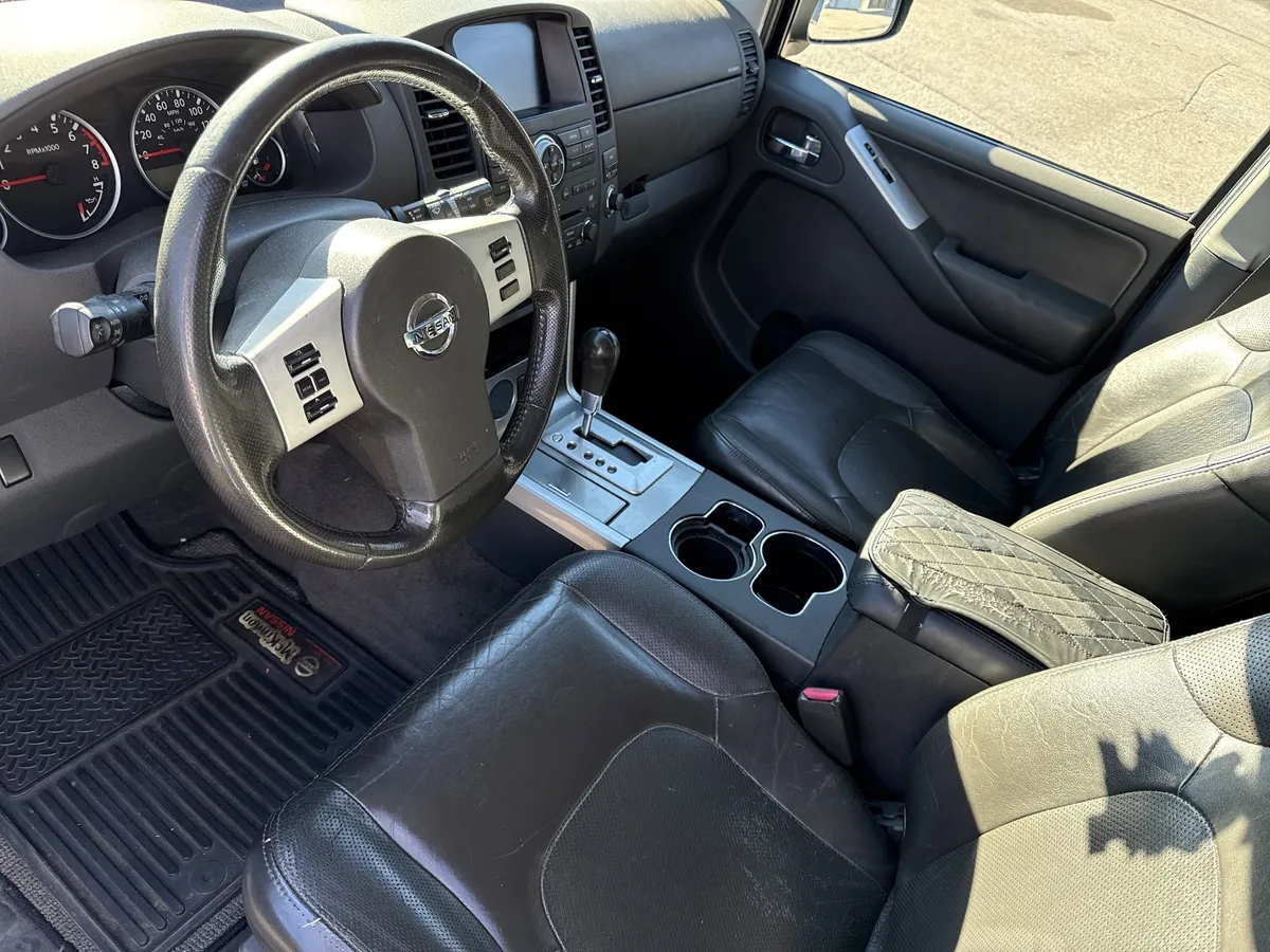 2008 Nissan Pathfinder SE thumbnail 4