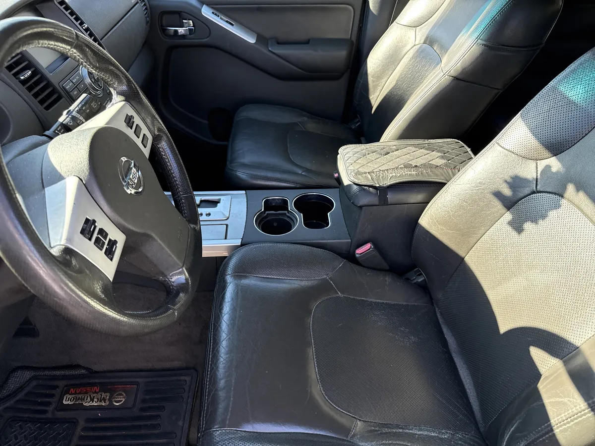 2008 Nissan Pathfinder SE thumbnail 5