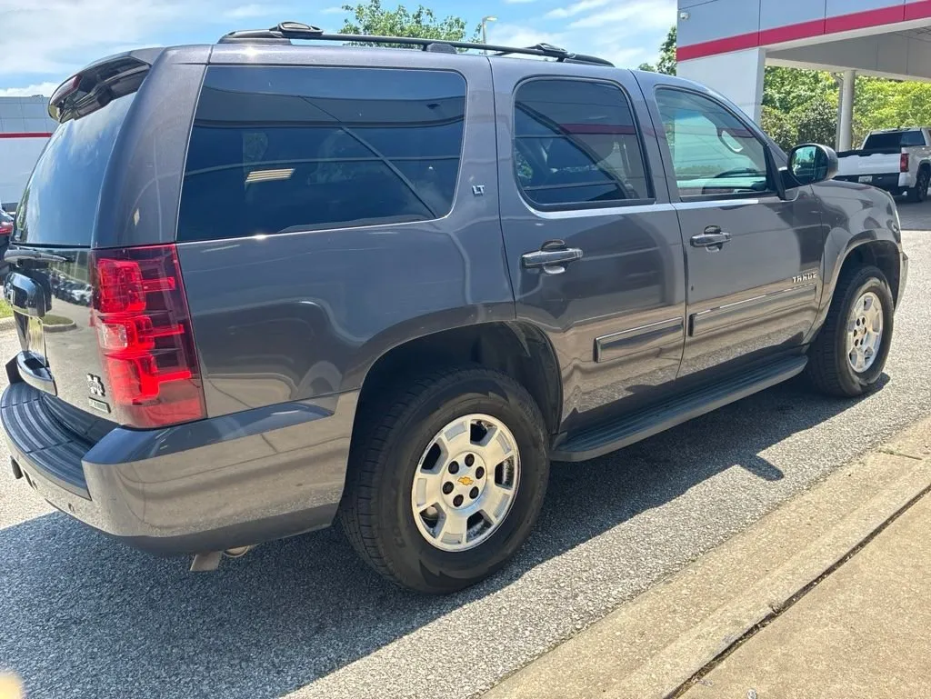 2010 Chevrolet Tahoe LT thumbnail 3