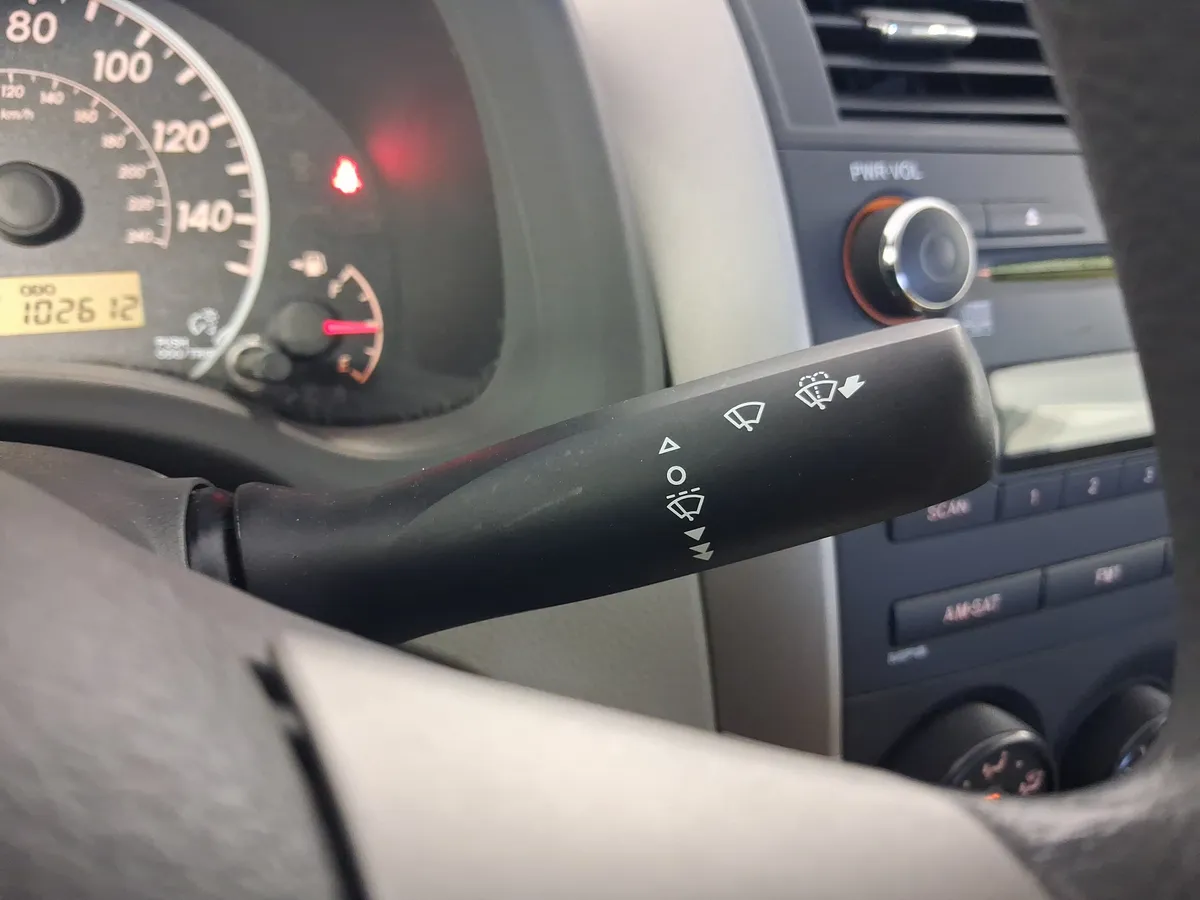 2010 Toyota Corolla LE thumbnail 19