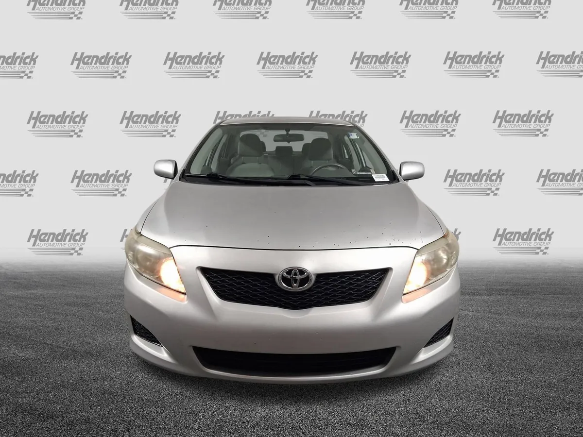 2010 Toyota Corolla LE thumbnail 2
