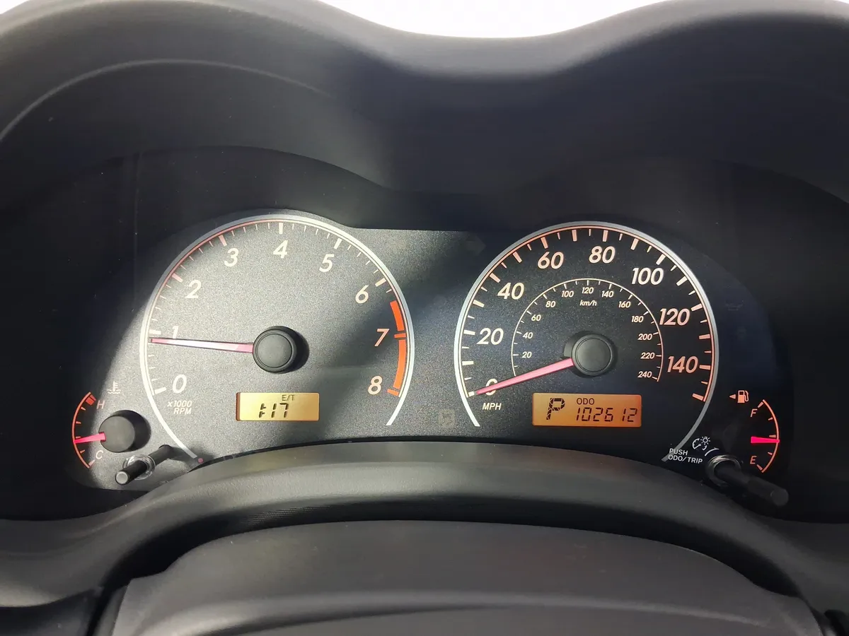 2010 Toyota Corolla LE thumbnail 20