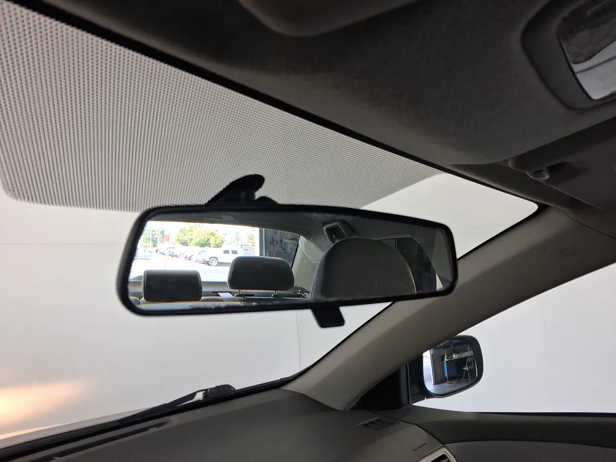 2010 Toyota Corolla LE thumbnail 26