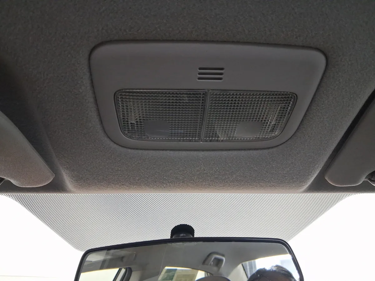 2010 Toyota Corolla LE thumbnail 27