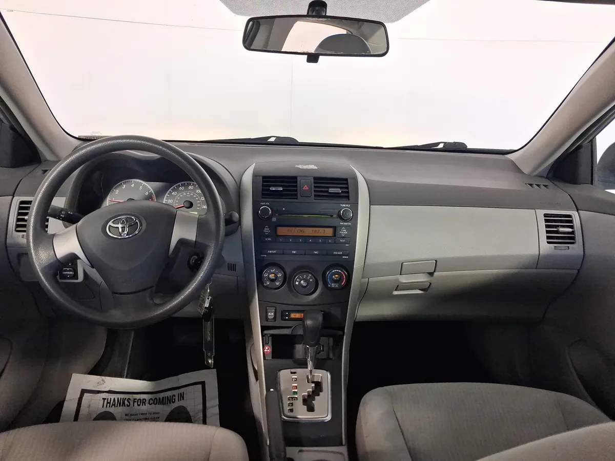 2010 Toyota Corolla LE thumbnail 29