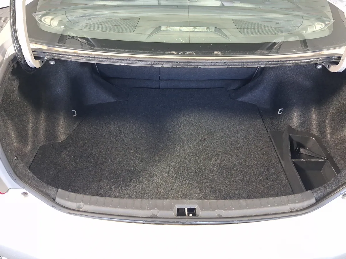2010 Toyota Corolla LE thumbnail 33
