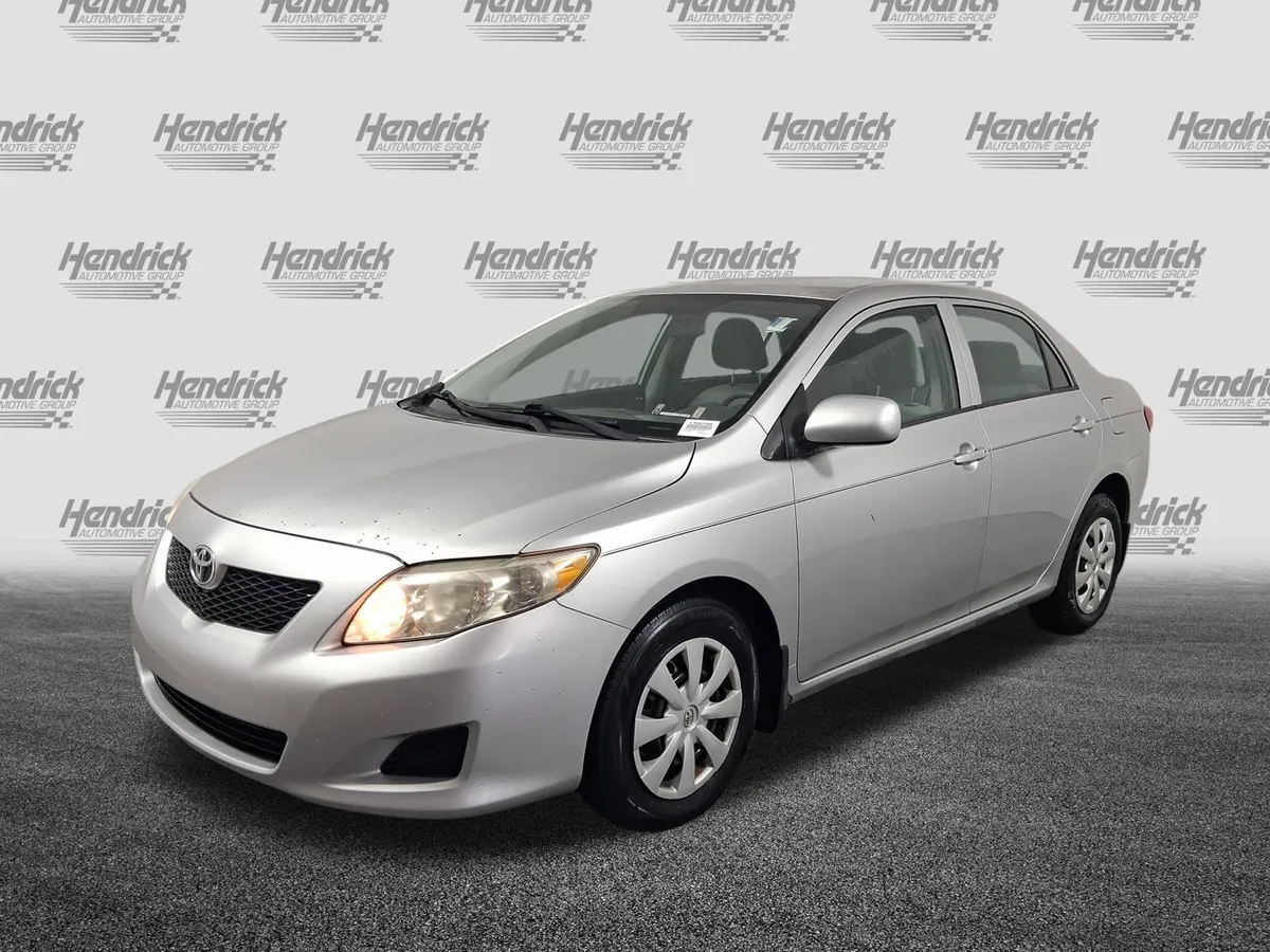 2010 Toyota Corolla LE thumbnail 4