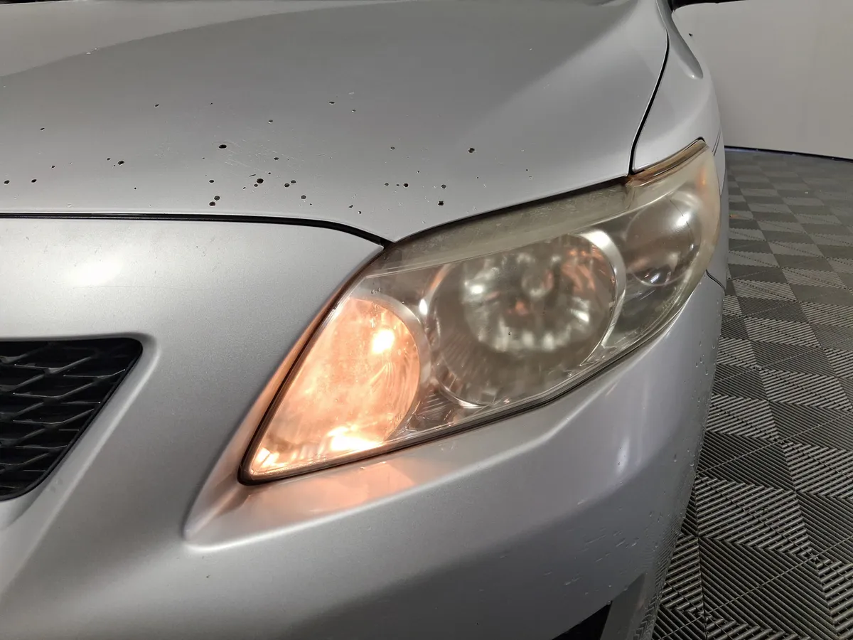 2010 Toyota Corolla LE thumbnail 5