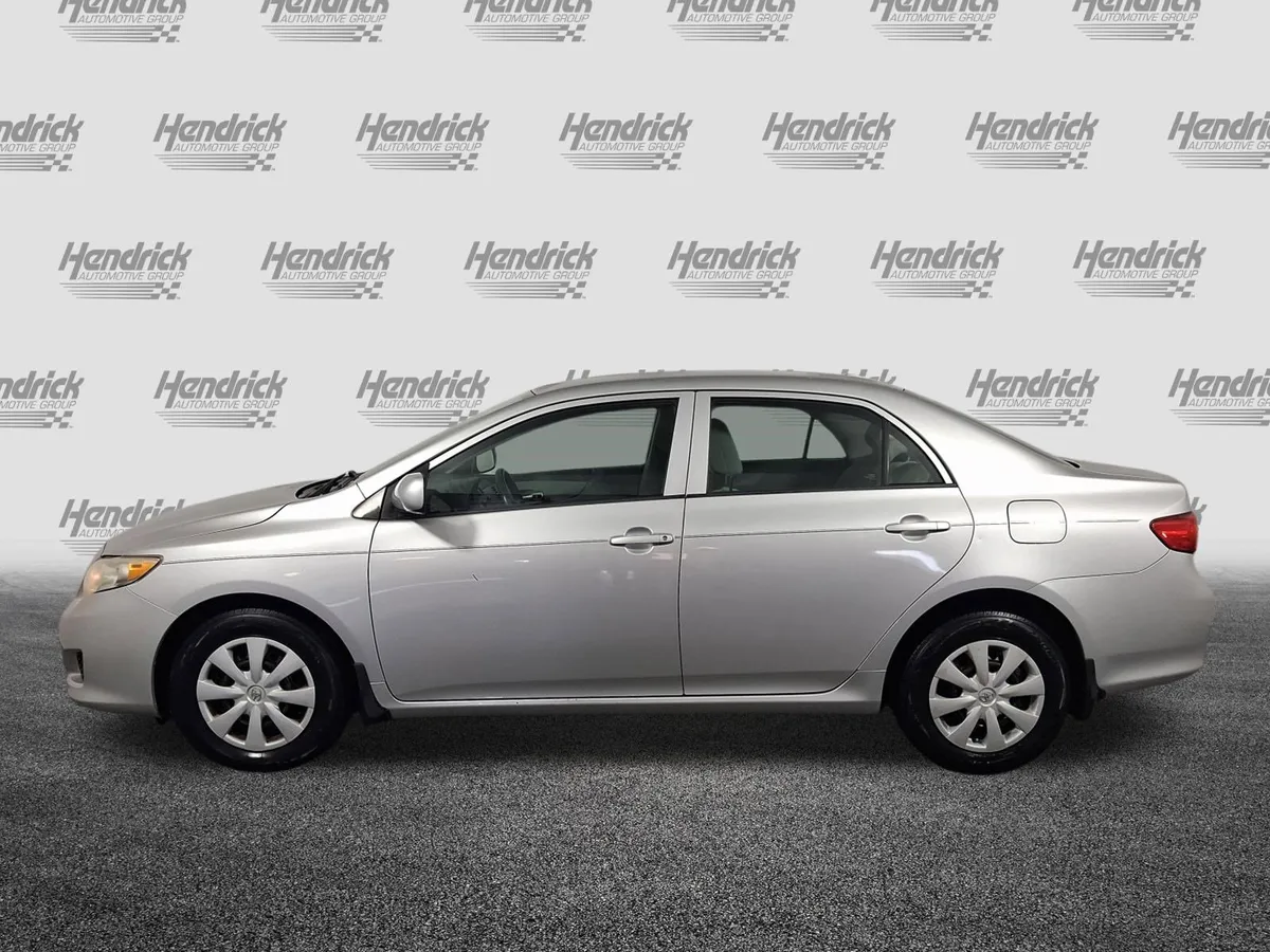 2010 Toyota Corolla LE thumbnail 6