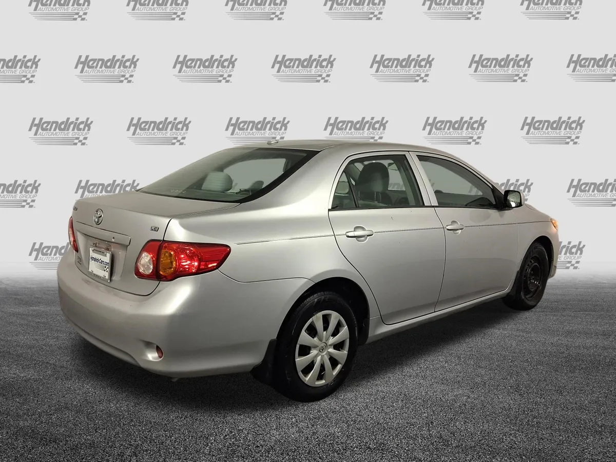 2010 Toyota Corolla LE thumbnail 9