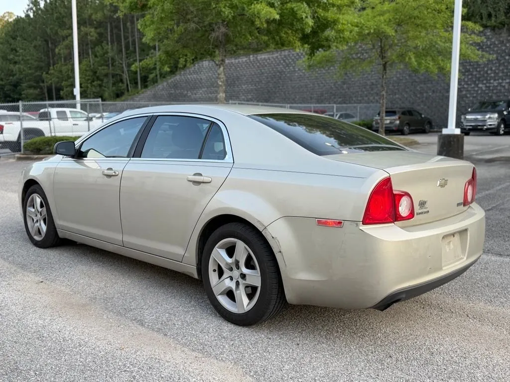 2011 Chevrolet Malibu LS thumbnail 2