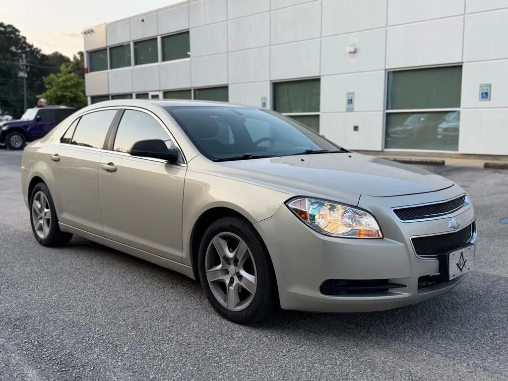 2011 Chevrolet Malibu LS thumbnail 4