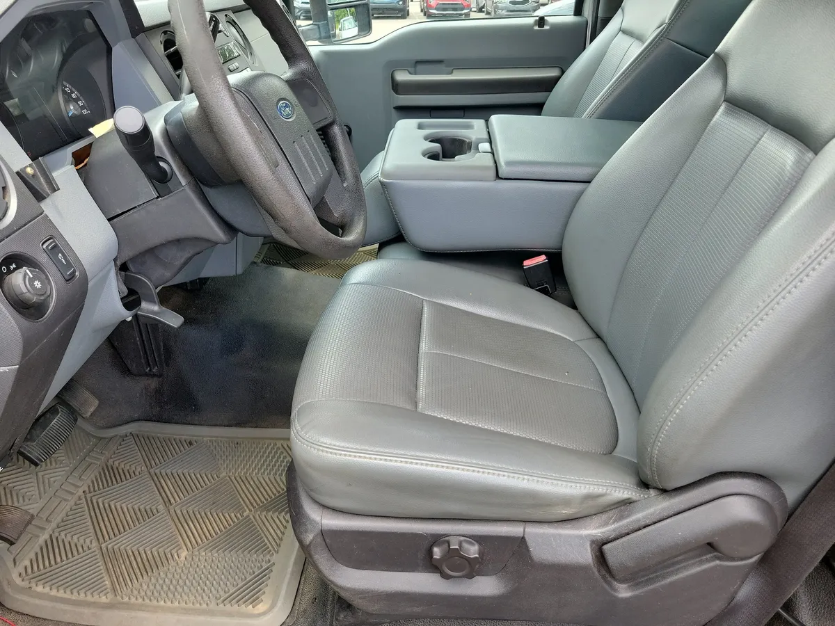 2011 Ford F-350 Chassis thumbnail 11