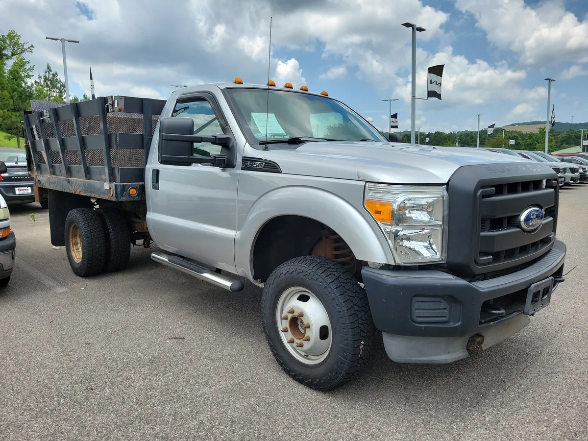 2011 Ford F-350 Chassis thumbnail 2