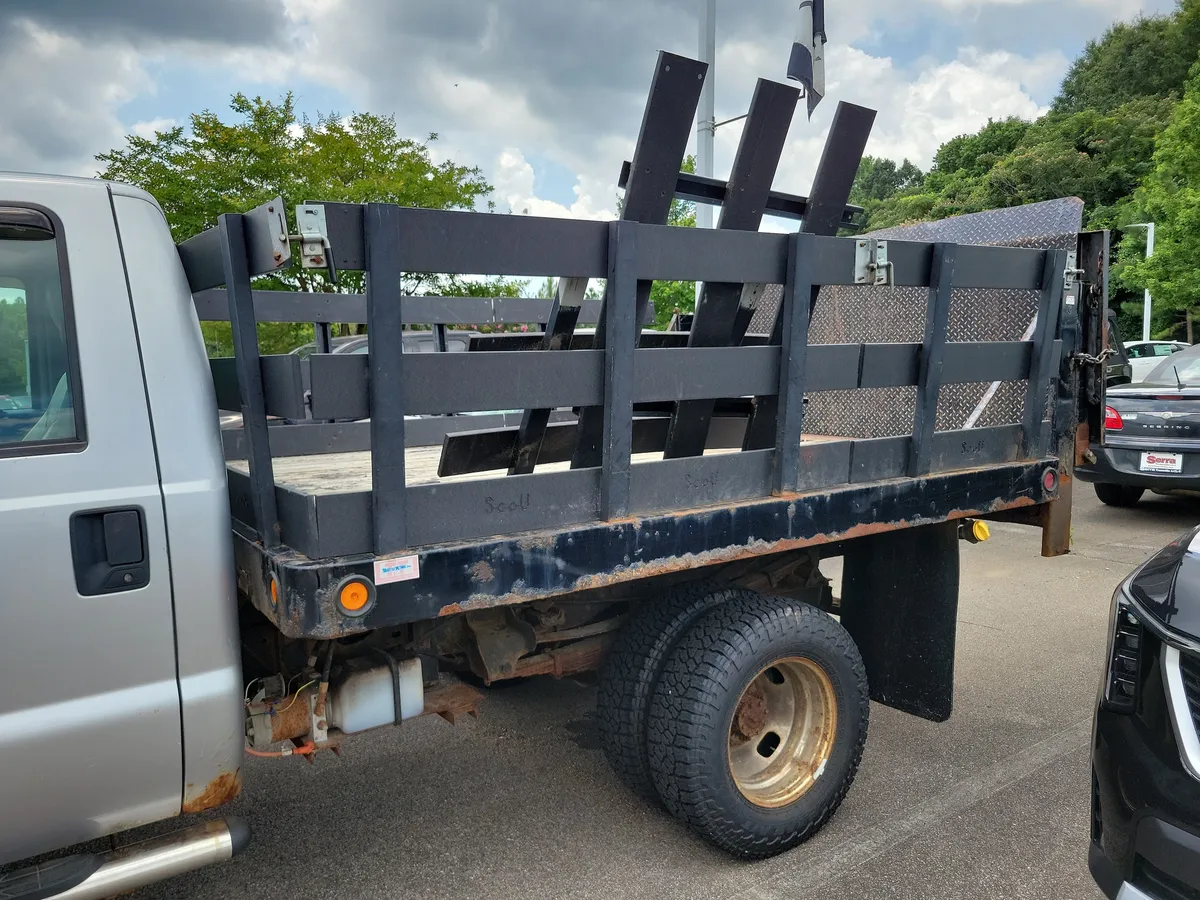 2011 Ford F-350 Chassis thumbnail 4