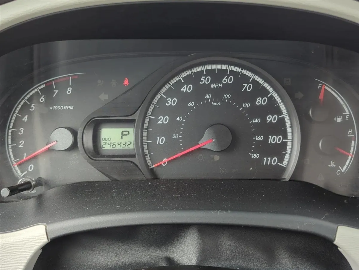 2011 Toyota Sienna LE V6 thumbnail 12