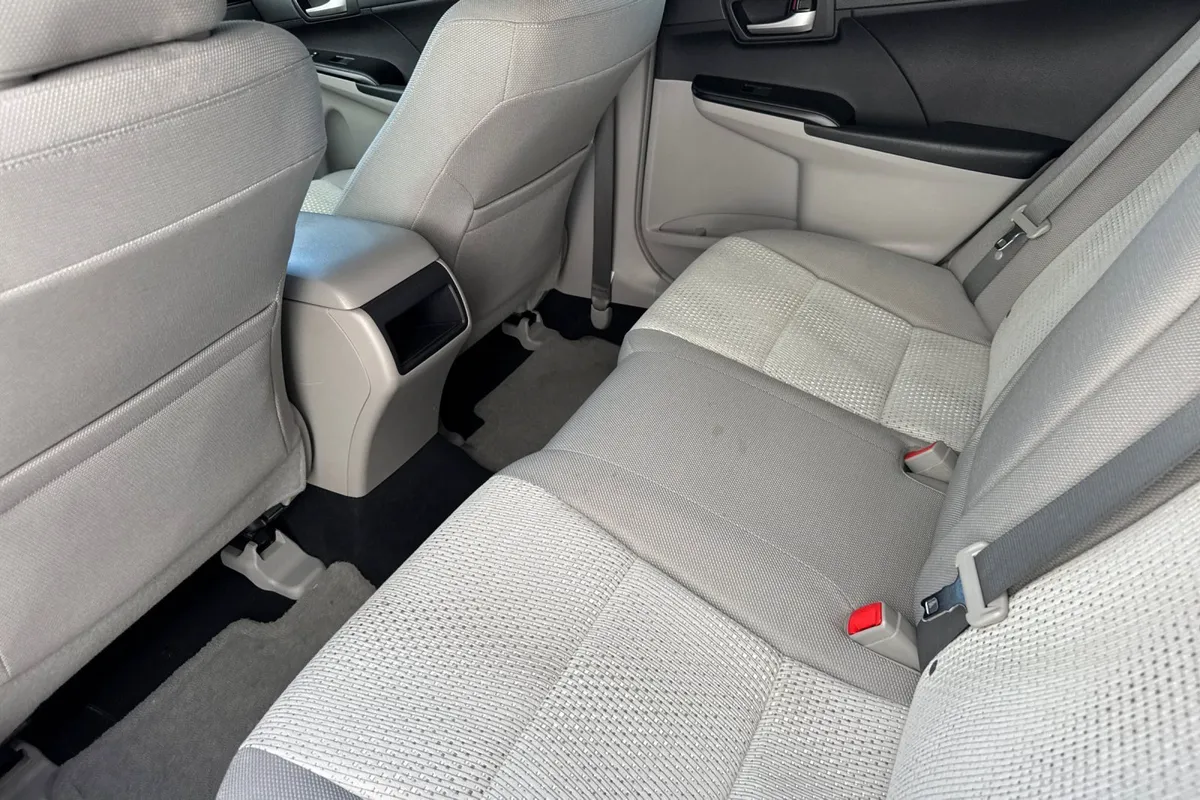 2012 Toyota Camry LE thumbnail 14