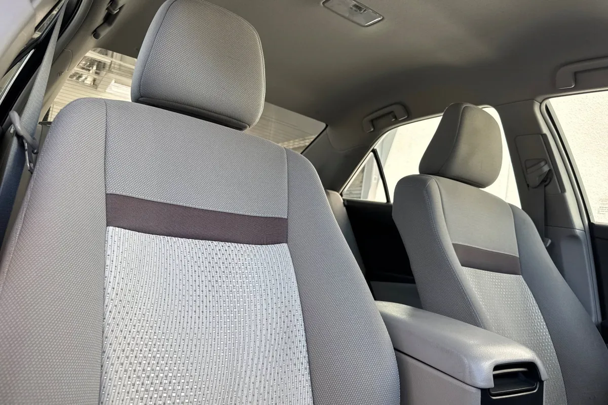 2012 Toyota Camry LE thumbnail 19