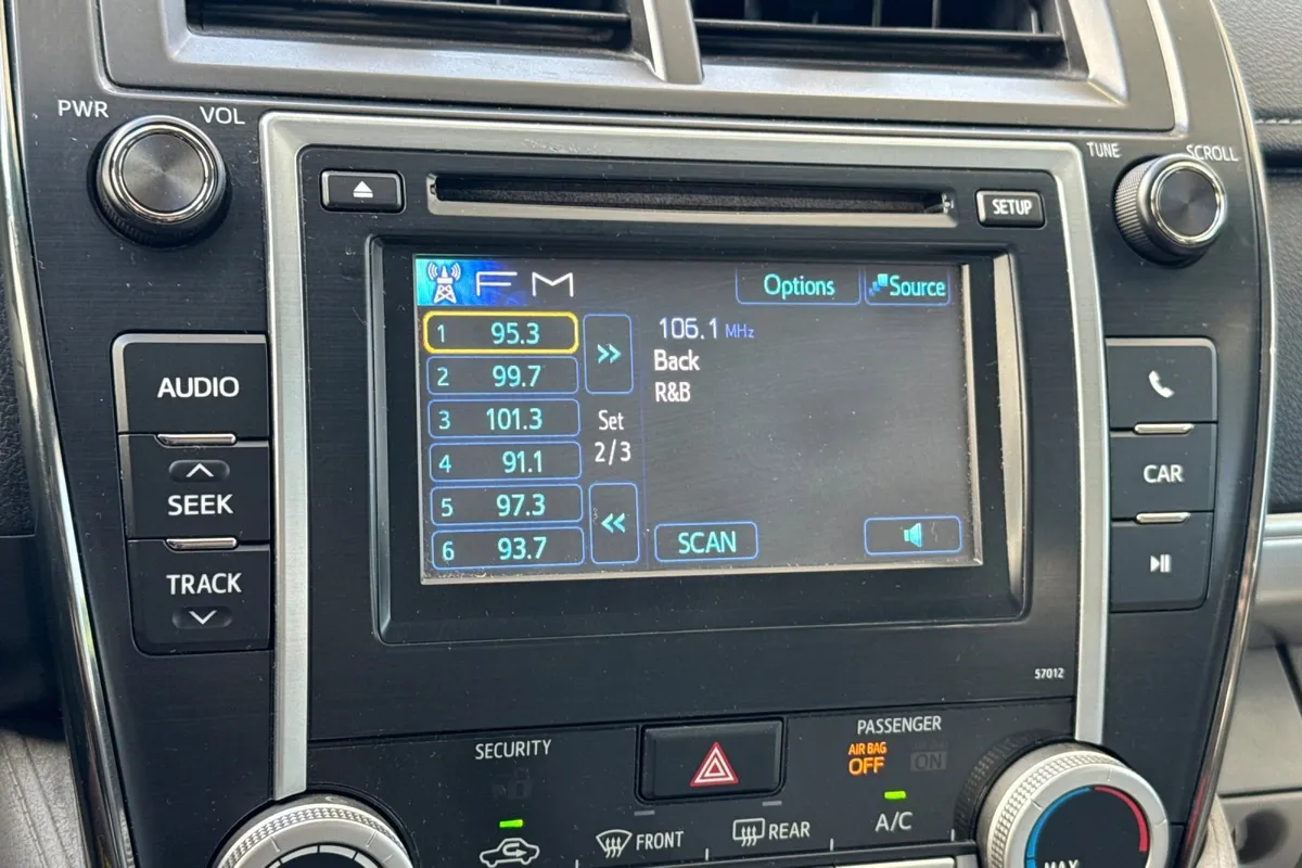 2012 Toyota Camry LE thumbnail 22