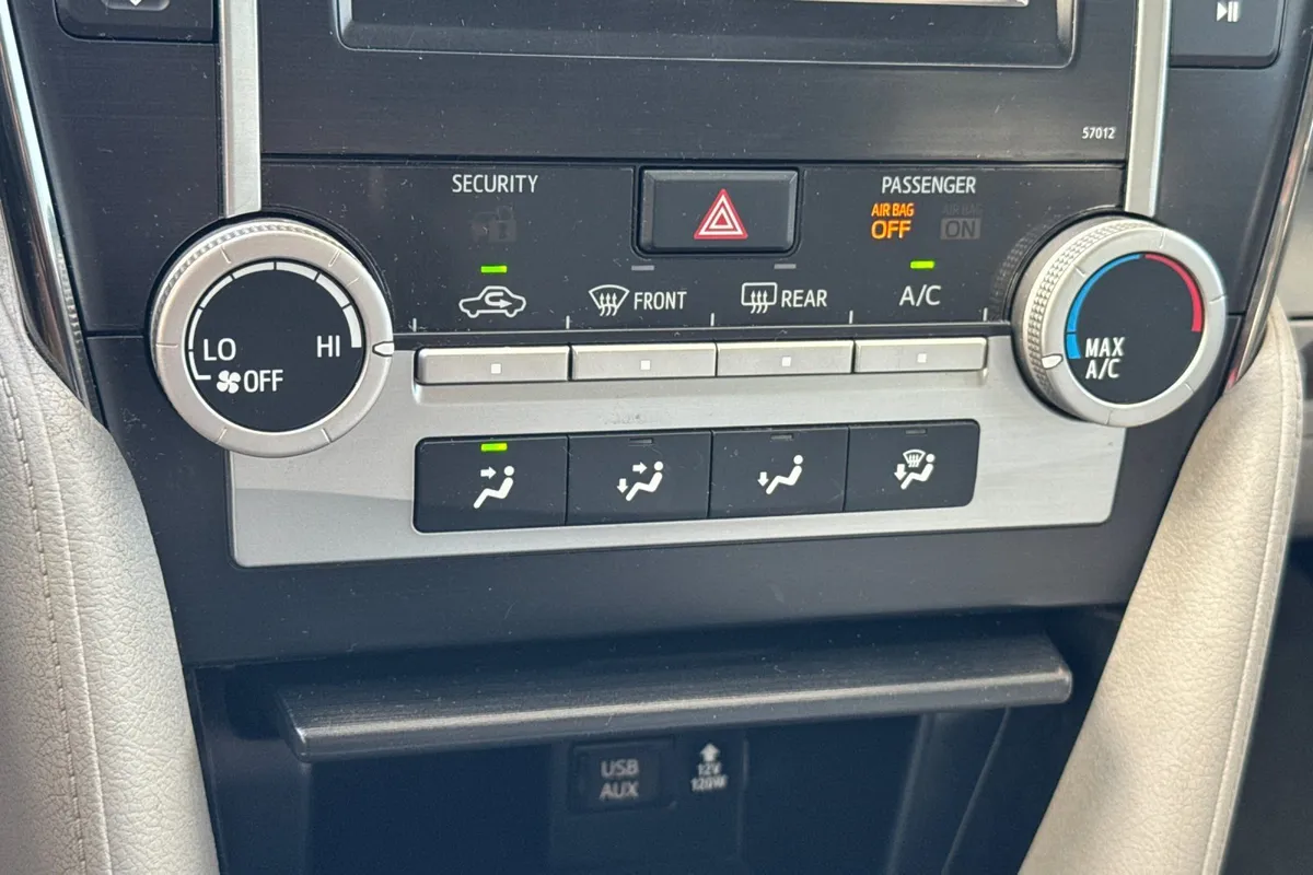 2012 Toyota Camry LE thumbnail 23