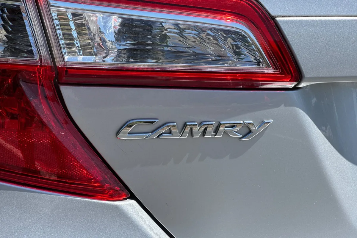 2012 Toyota Camry LE thumbnail 34
