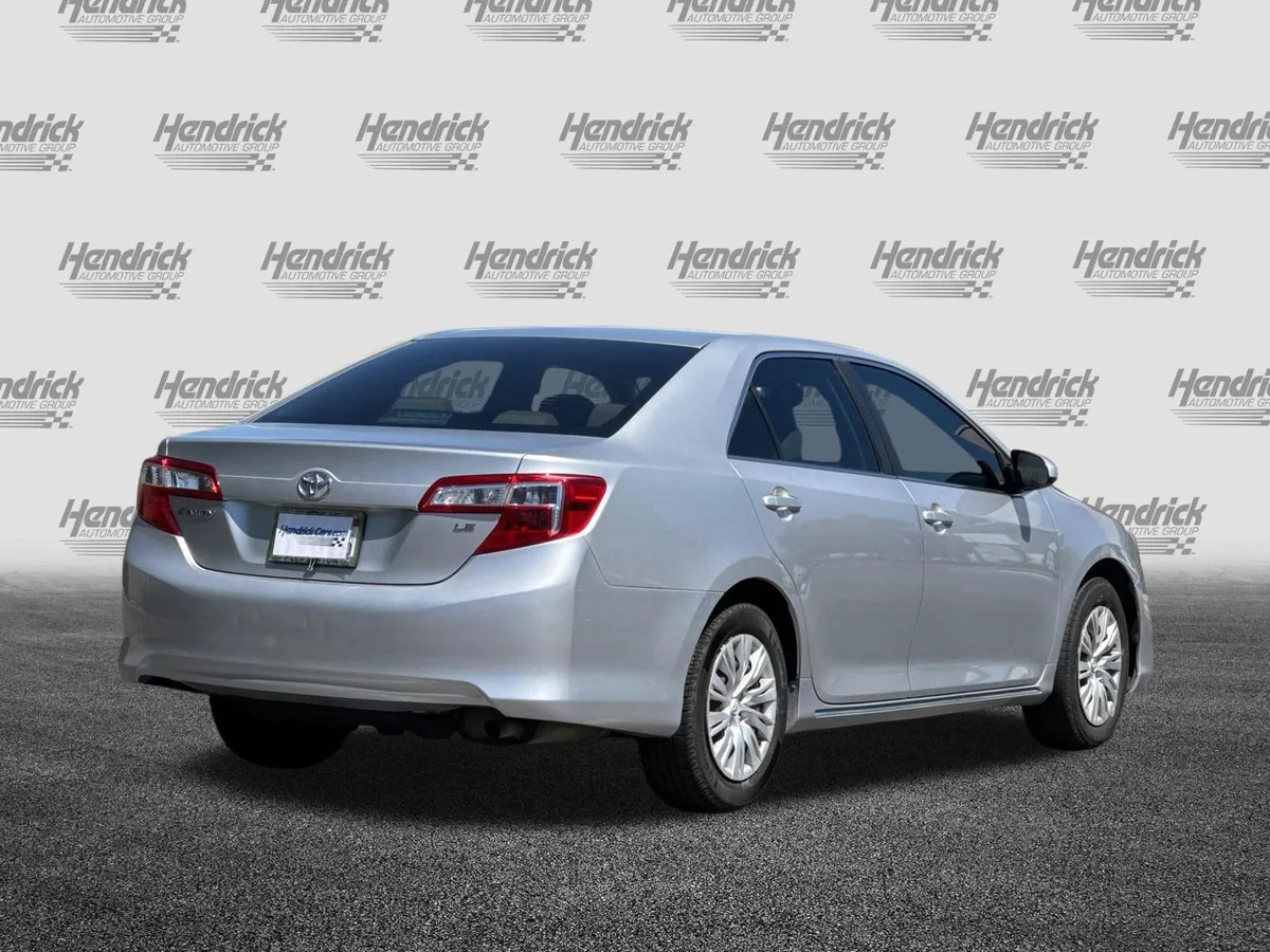 2012 Toyota Camry LE thumbnail 4