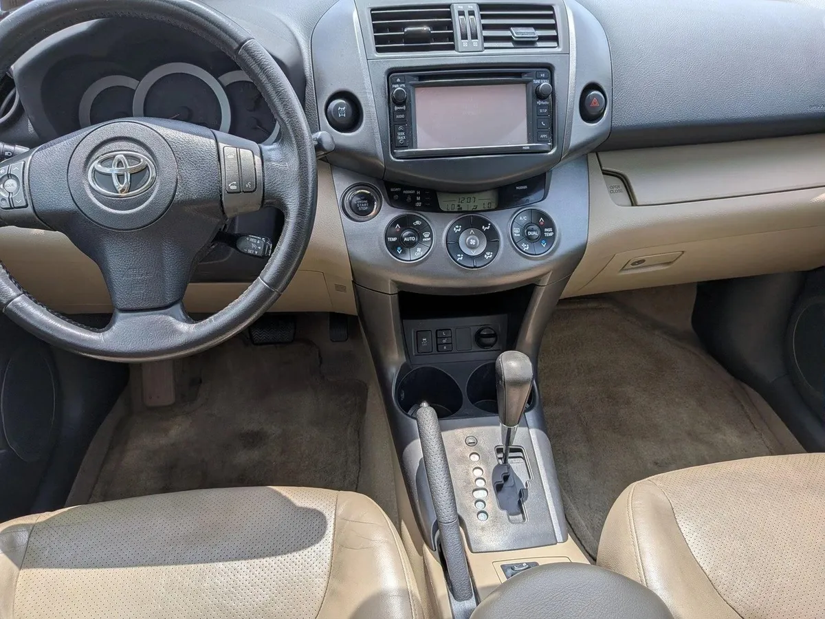 2012 Toyota RAV4 Limited 4WD thumbnail 15
