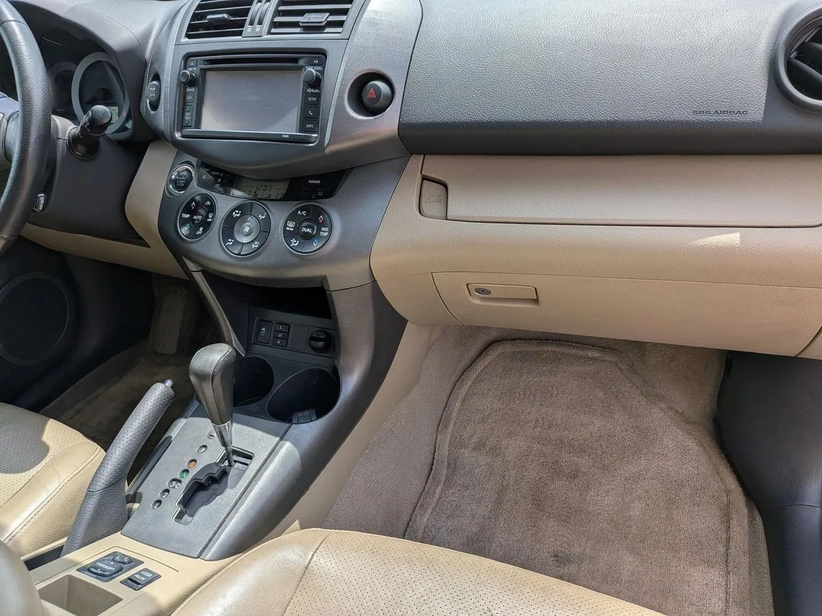 2012 Toyota RAV4 Limited 4WD thumbnail 19