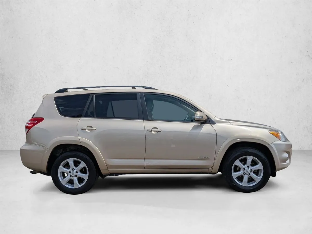 2012 Toyota RAV4 Limited 4WD thumbnail 4