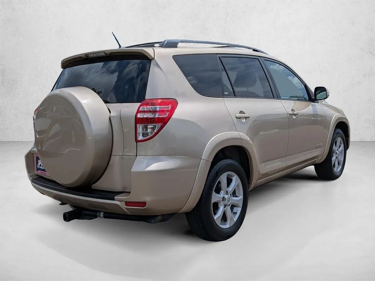 2012 Toyota RAV4 Limited 4WD thumbnail 5