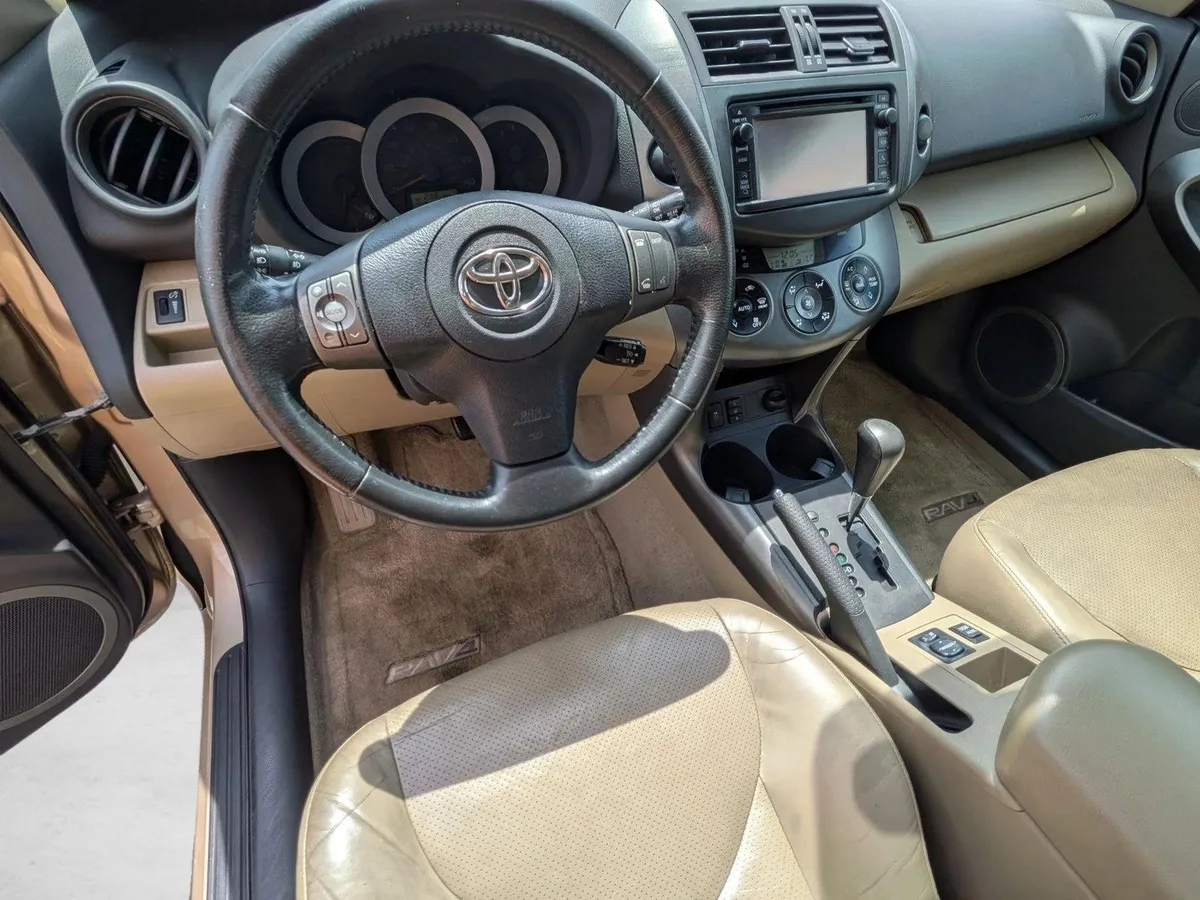2012 Toyota RAV4 Limited 4WD thumbnail 8