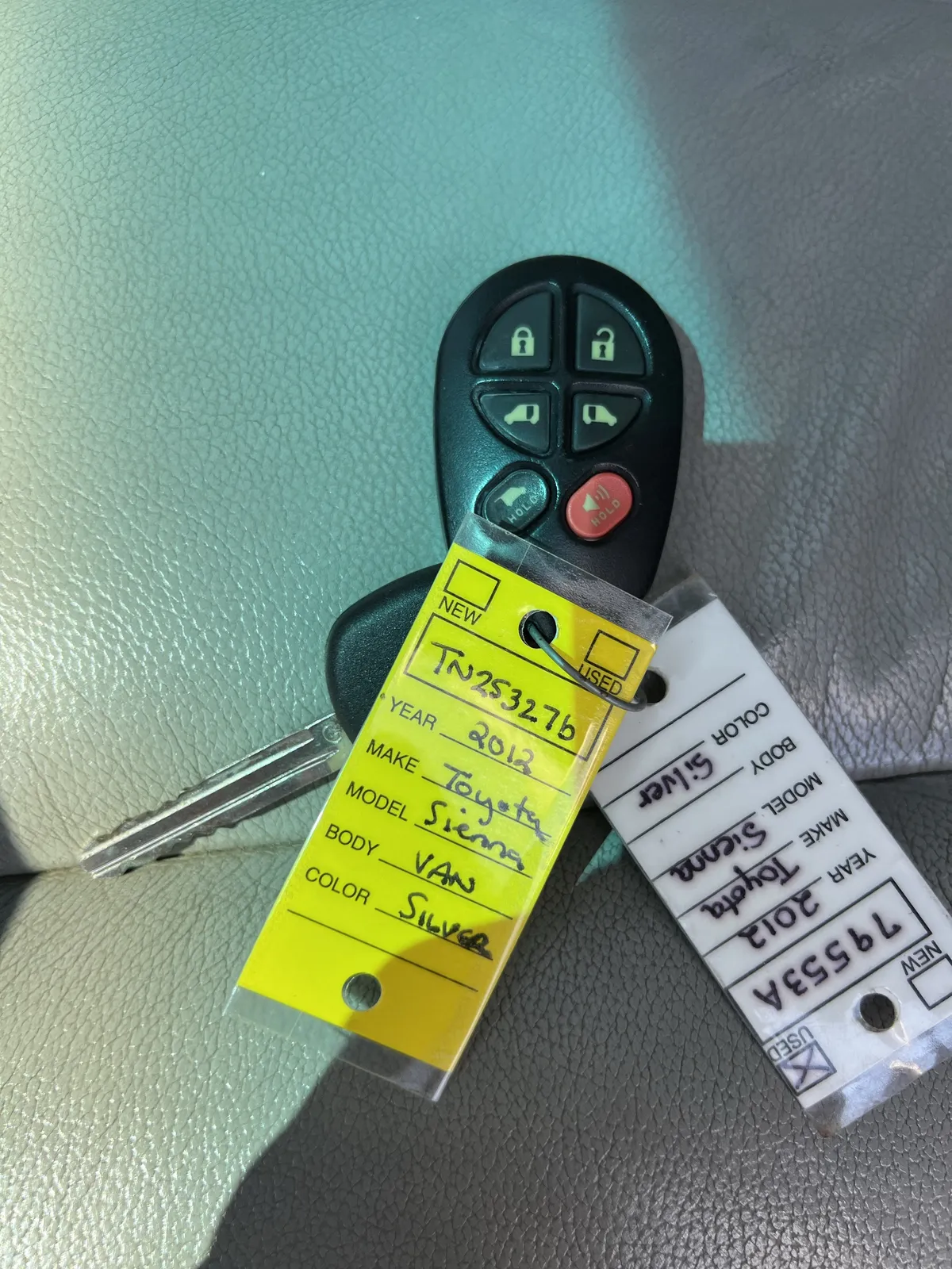 2012 Toyota Sienna XLE thumbnail 37