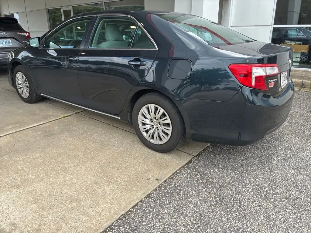 2013 Toyota Camry thumbnail 2