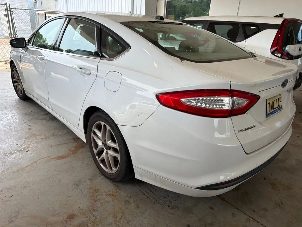 2014 Ford Fusion SE thumbnail 2
