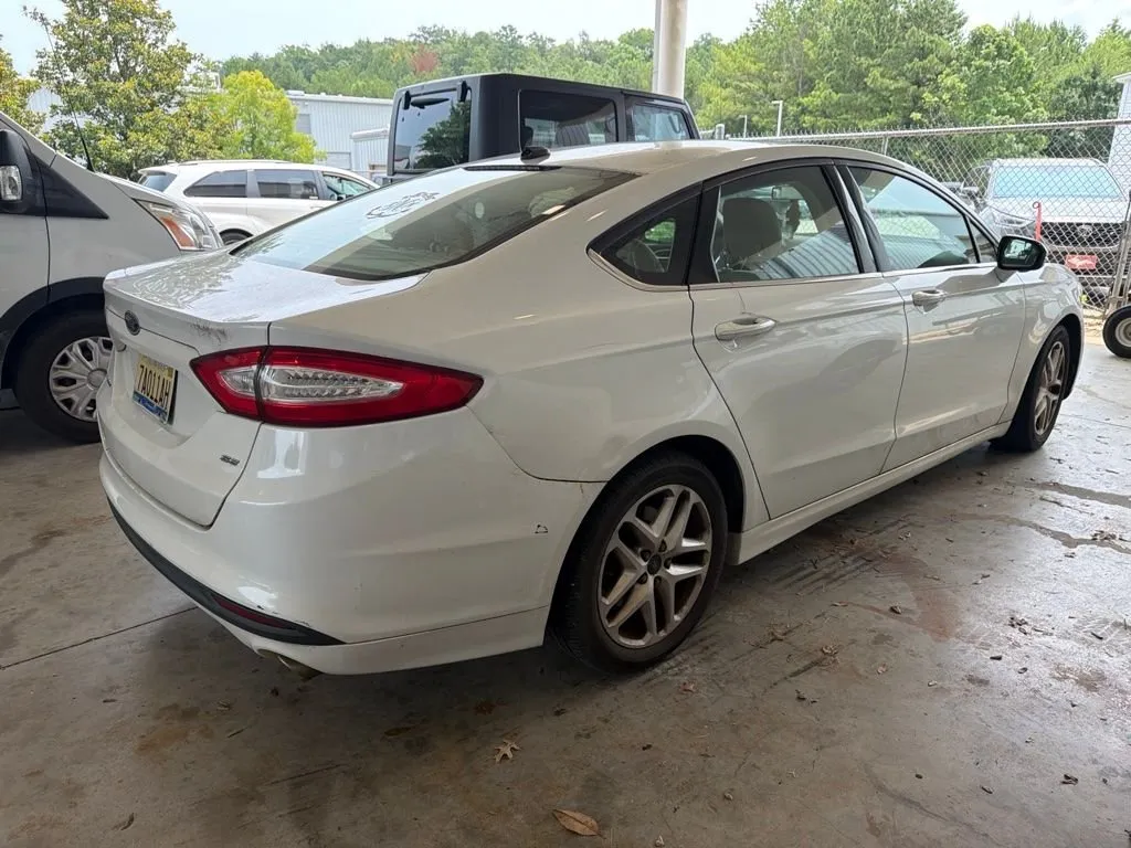 2014 Ford Fusion SE thumbnail 3