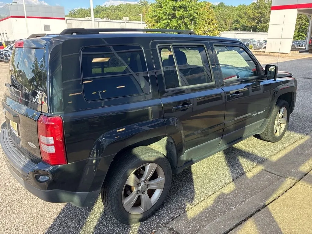 2015 Jeep Patriot Latitude thumbnail 3